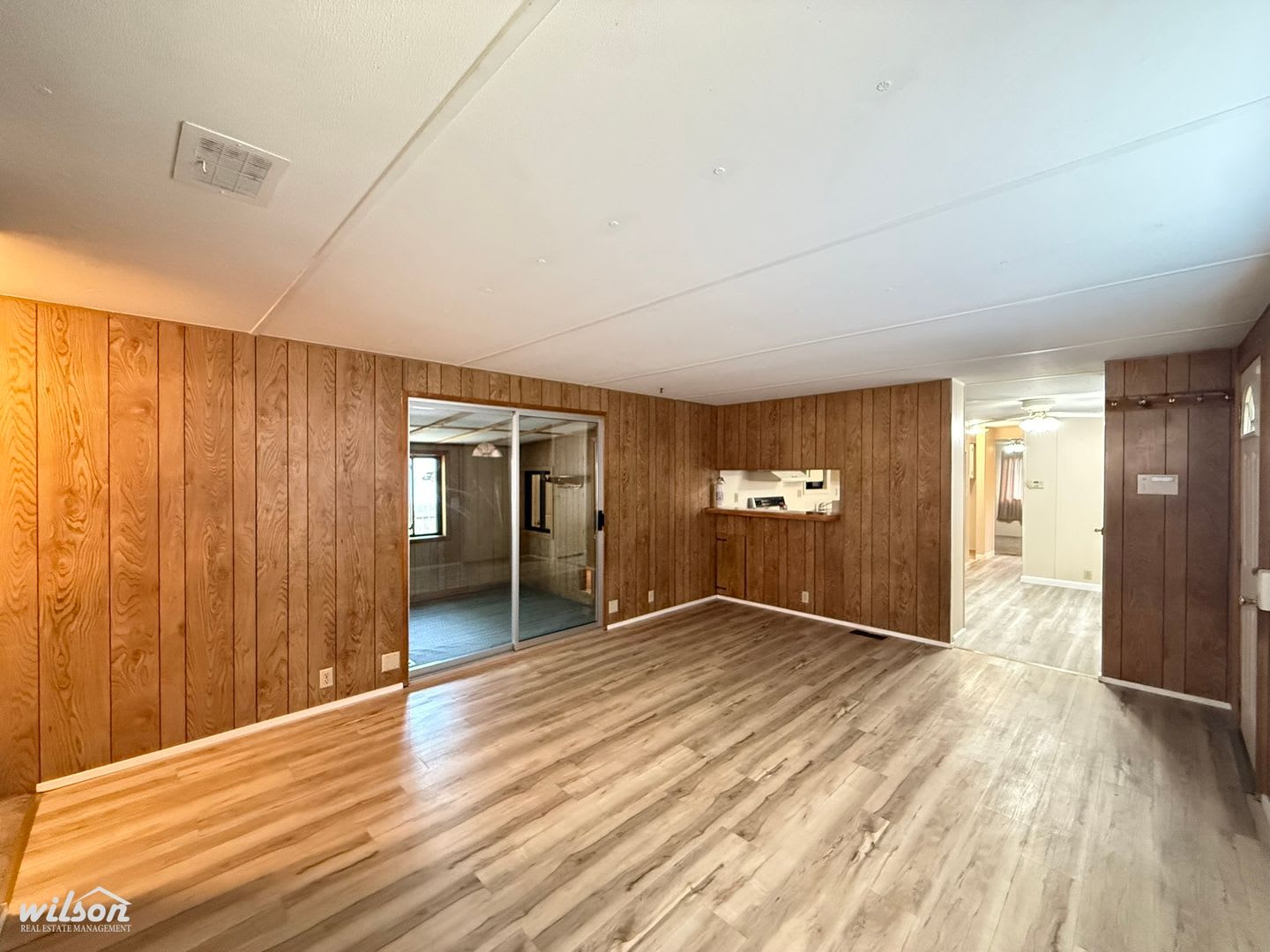 Charming 2 Bed, 2 Bath Home with Water, Sewer and Garbage Paid! – photo 3