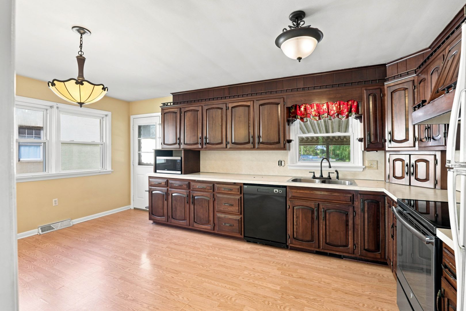 2137 Old Philadelphia Pike – photo 4