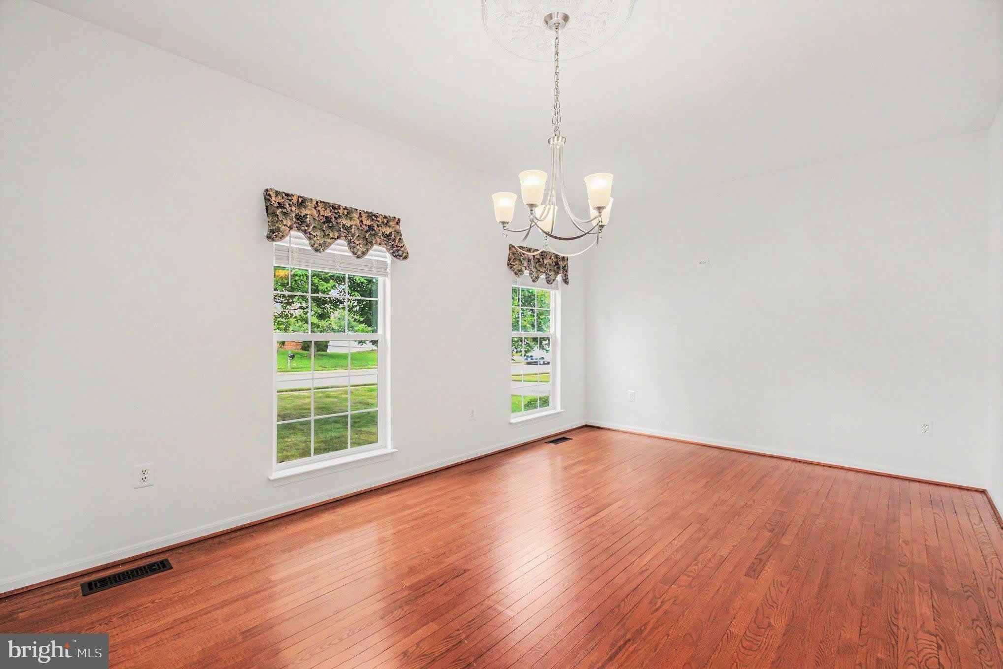 9224 CYNTHIA ST – photo 4
