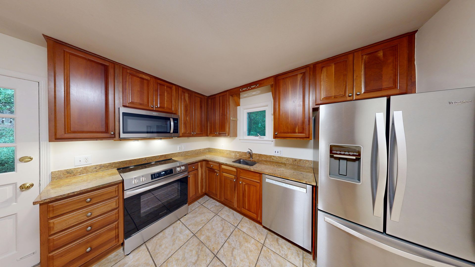 4Bed 2 5Bath Raised Rambler In Bannockburn Near Glen Echo Park – photo 2