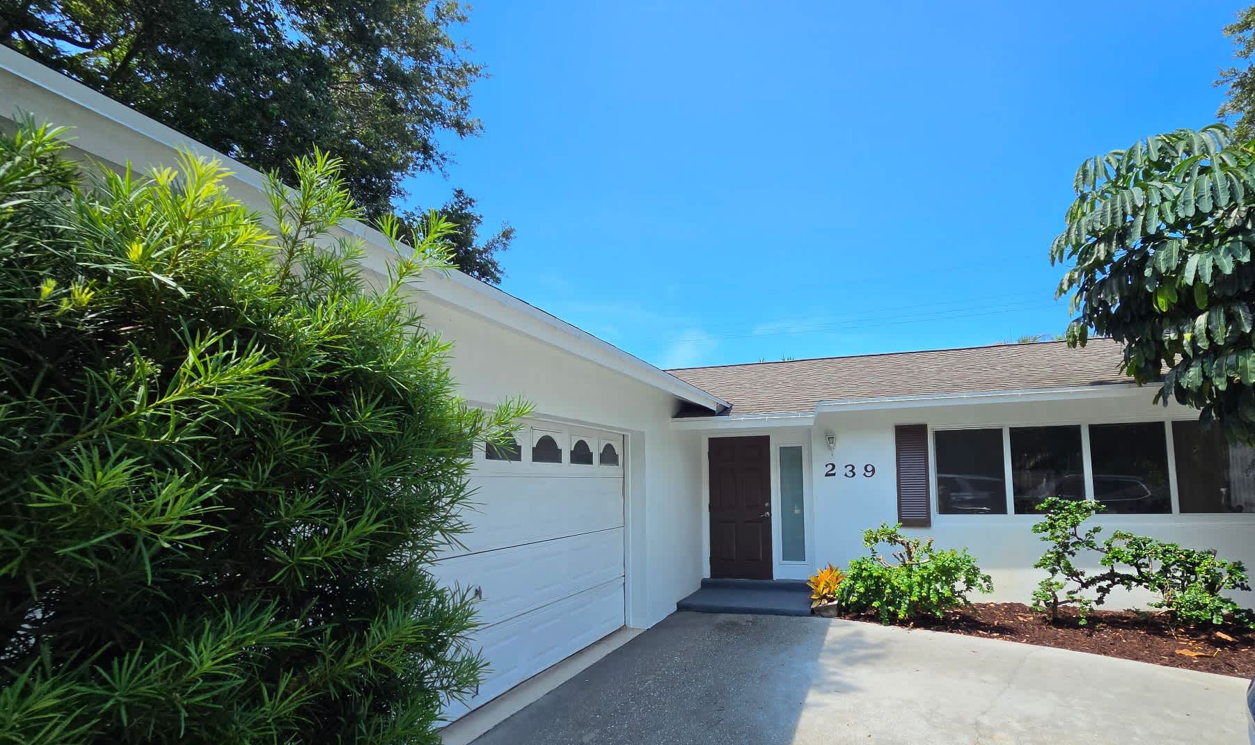 239 West Riverside Drive – photo 2