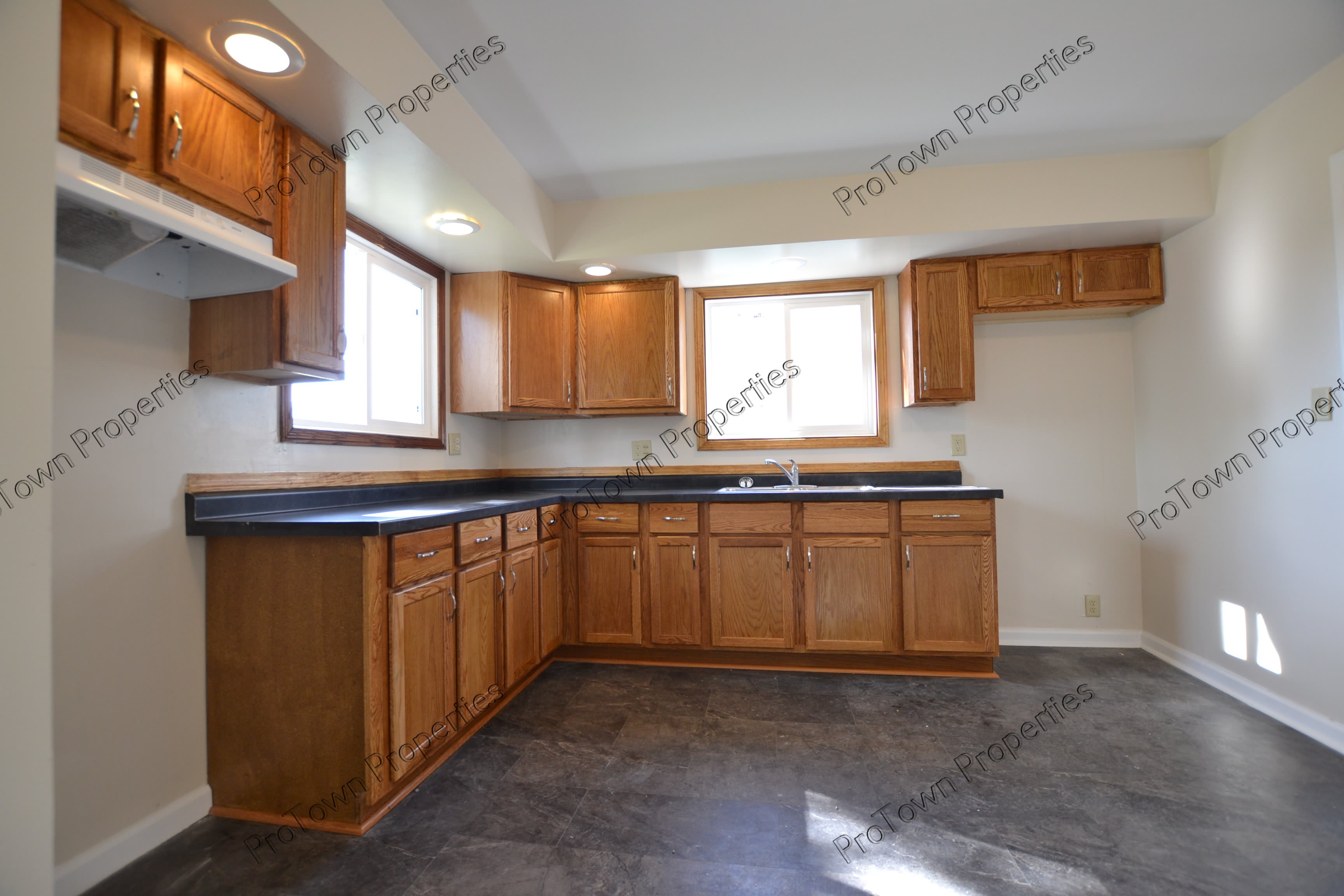 1421 Burry St – photo 3