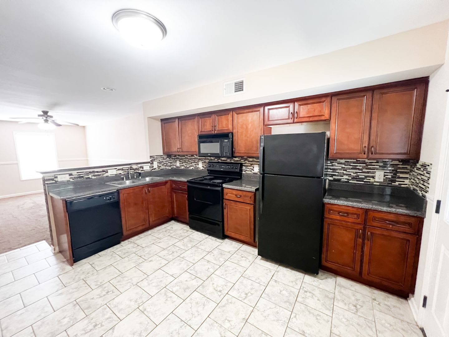 2 Bedroom 1.5 Bathroom Townhome – photo 4