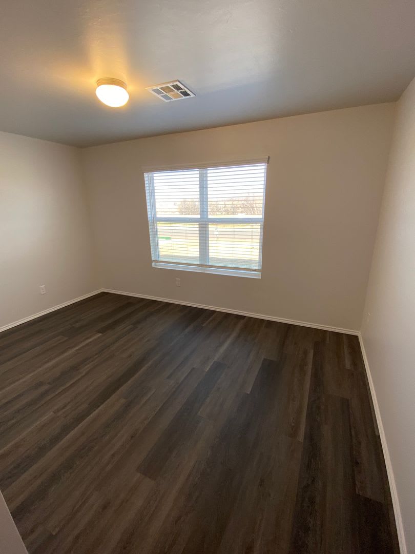 Discover This Modern 3-Bedroom, 2-Bathroom Home in Shadow Valley – photo 5