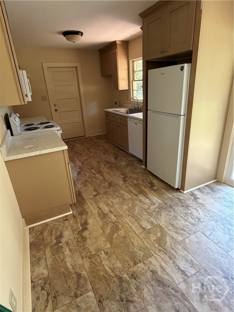 235 Clarke Drive – photo 4