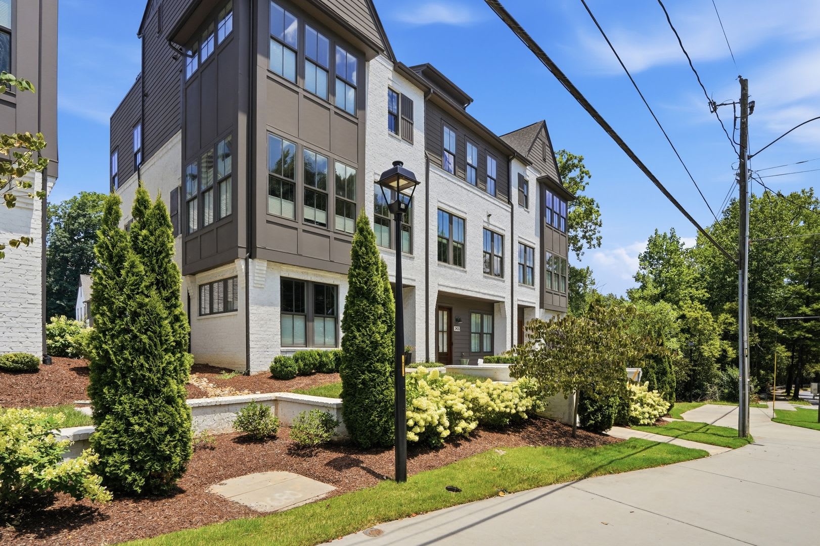 End-Unit Townhome with Private Rooftop Terrace in Myers Park!! – photo 3