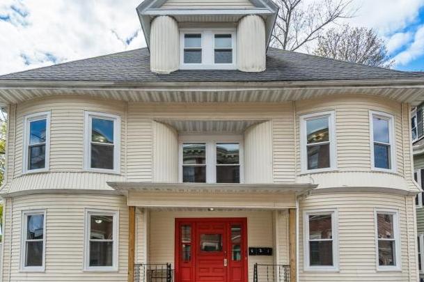 10 Royal St. – photo 2