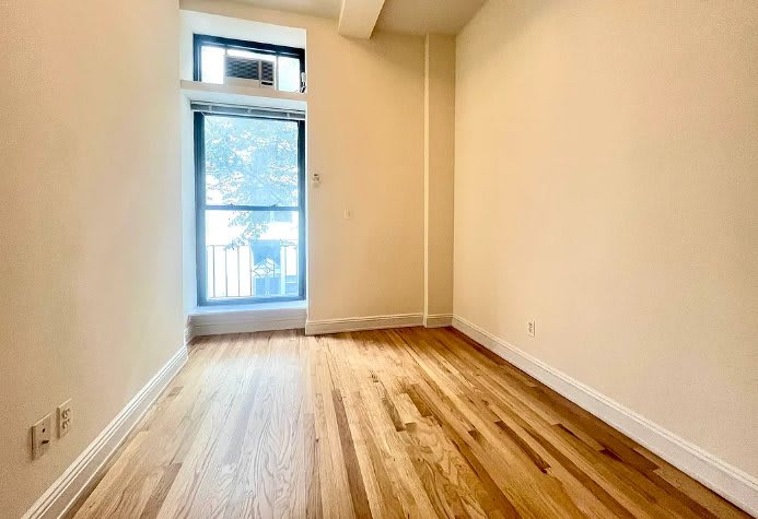 128 E 24th St – photo 4