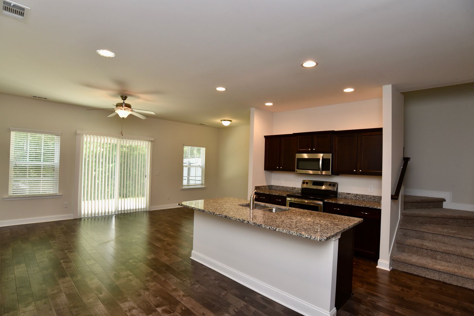 3 Bed/2.5 Bath Townhome in Richmond Hill – photo 3
