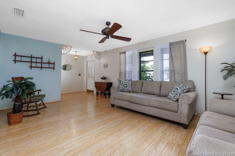 160 SE Duxbury Avenue – photo 5
