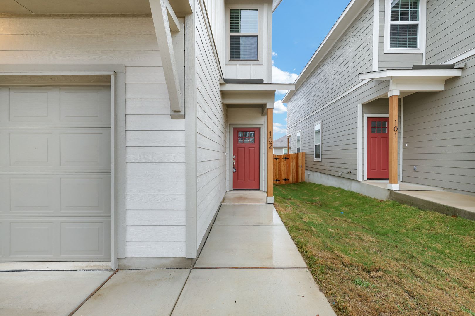 Beautifully Designed Townhome with Upscale Finishes – photo 3