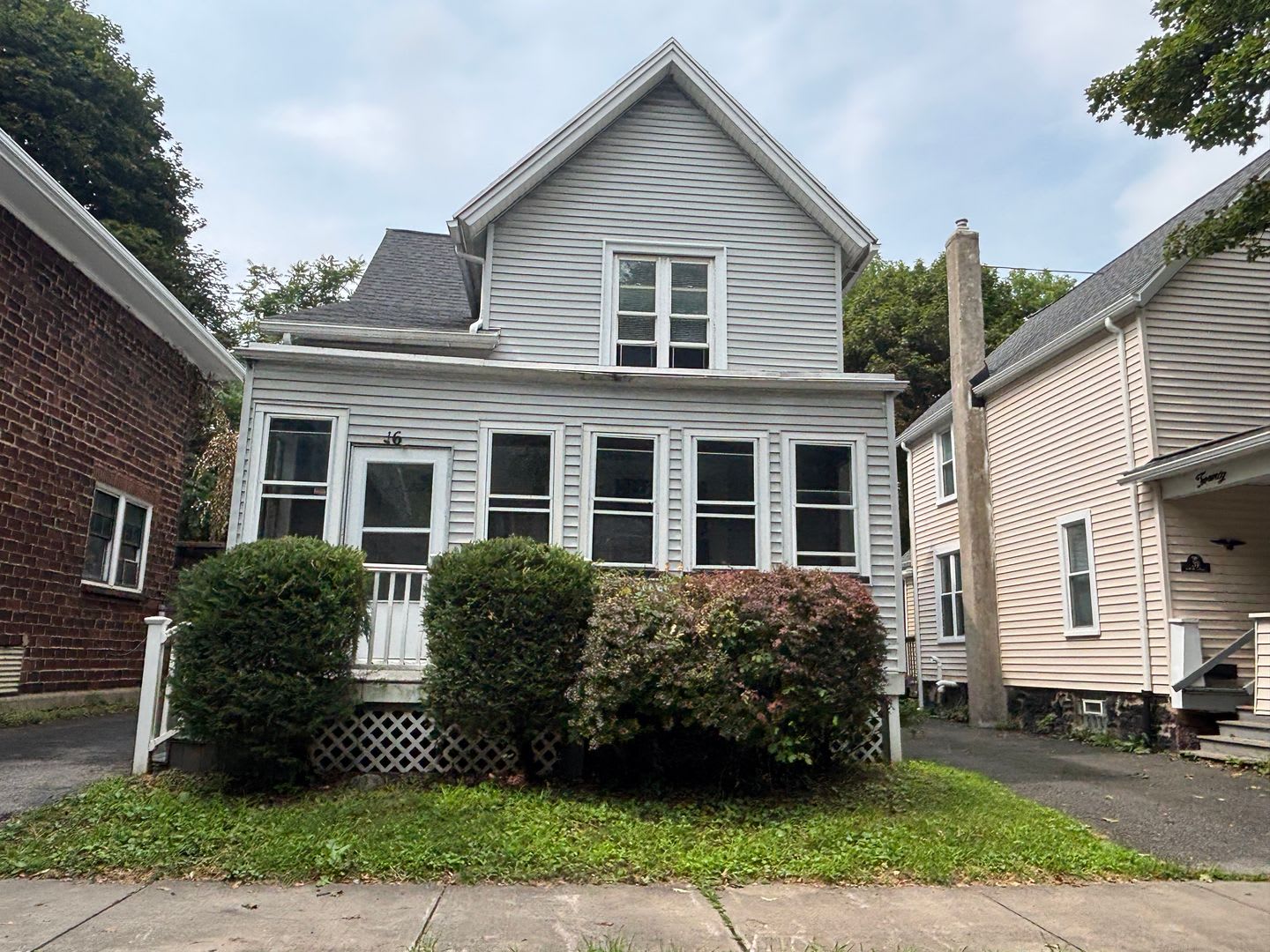 4 Bedroom 2 Bath Single Family House! – photo 1