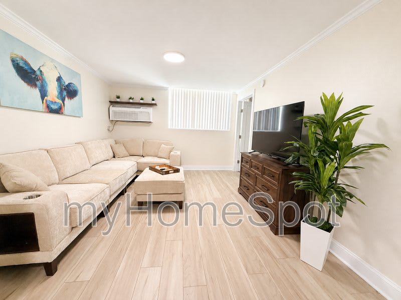 201 S Stillman St – photo 1