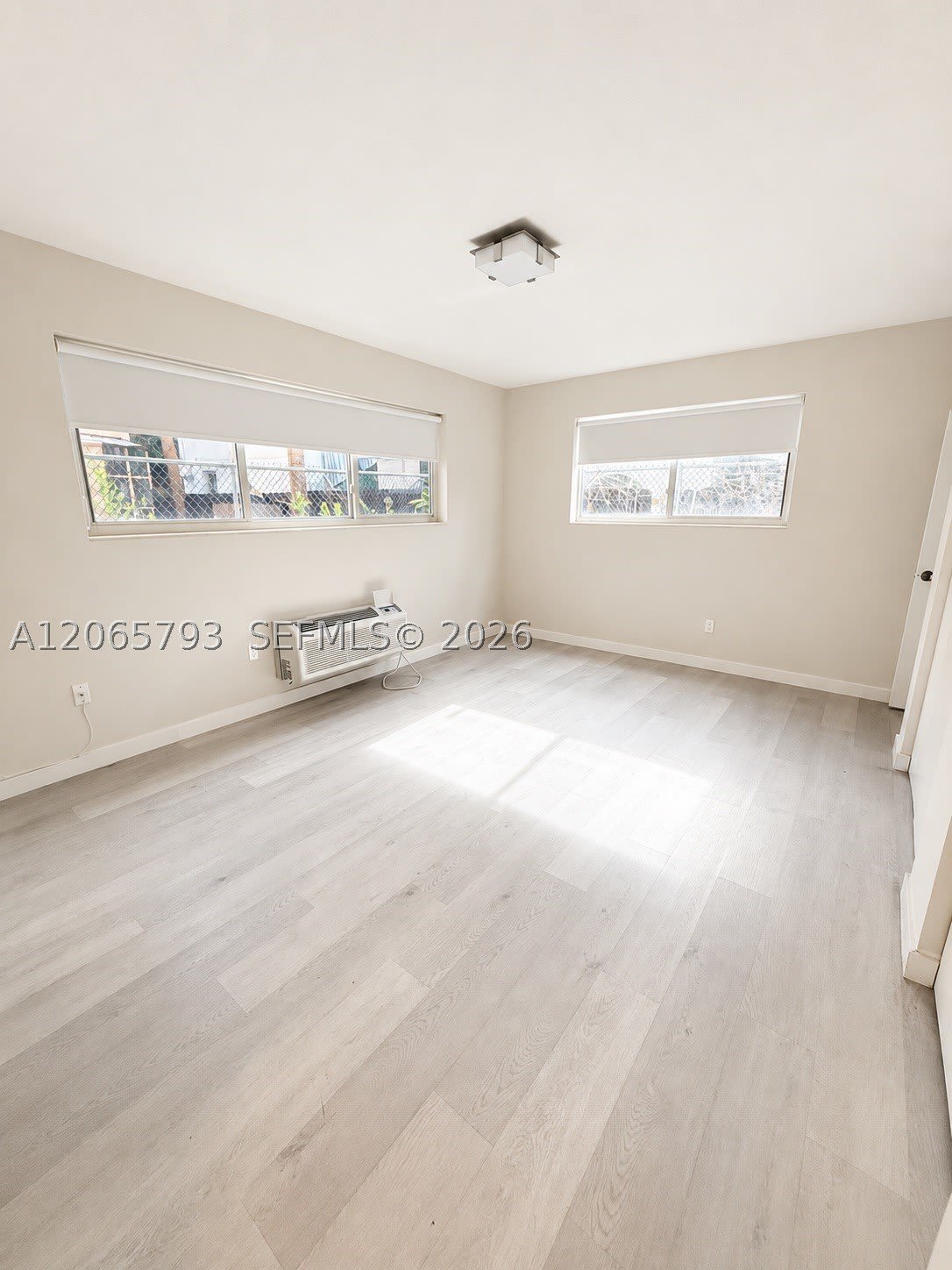 1535 Michigan Ave – photo 4