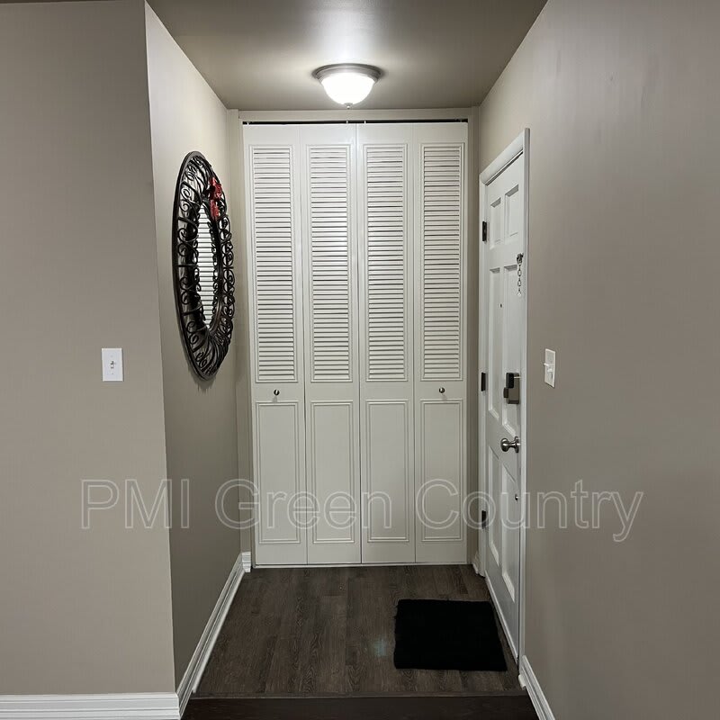 1313 East 48th Street – photo 3