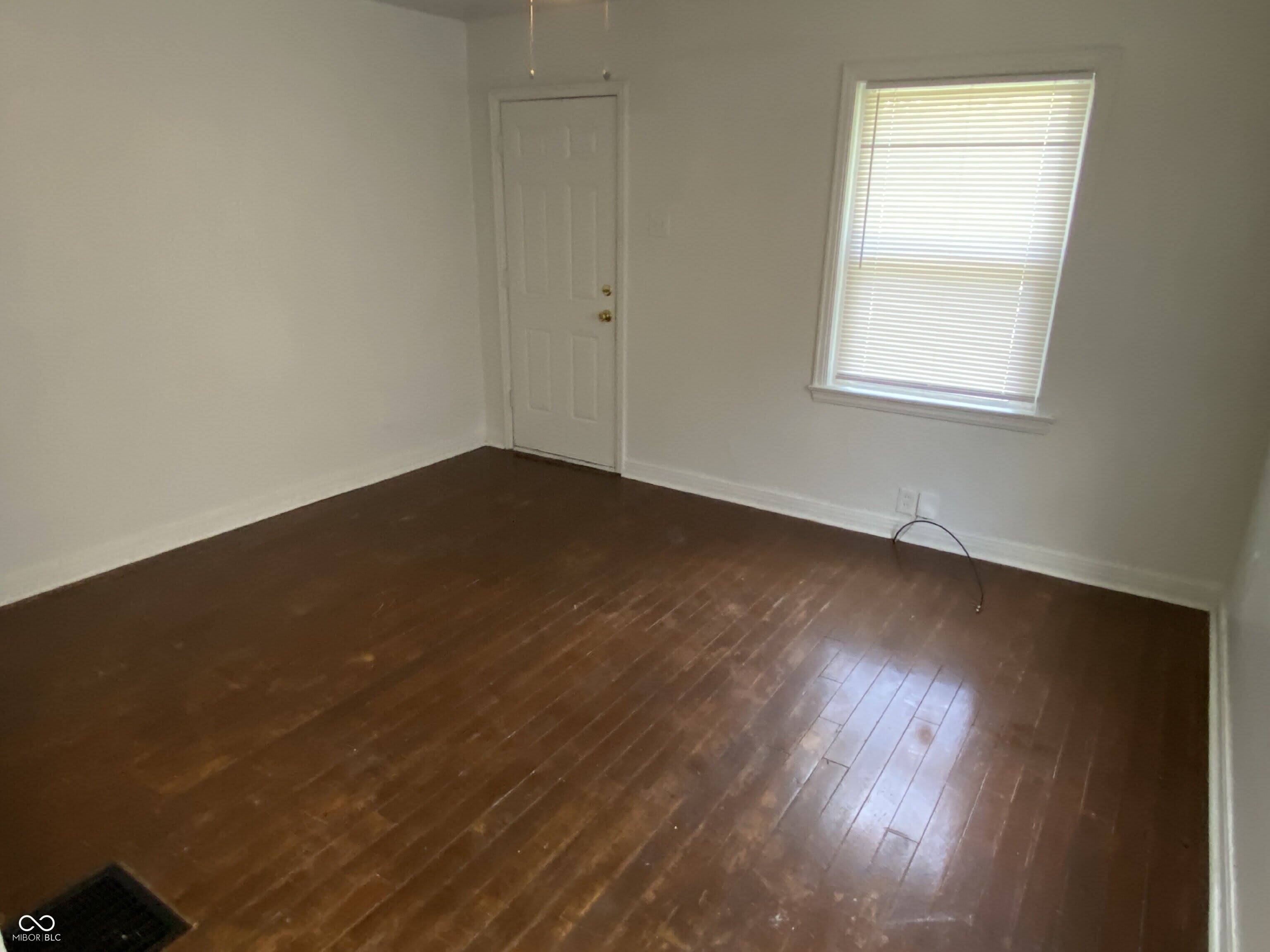 623 N Tibbs Avenue – photo 3
