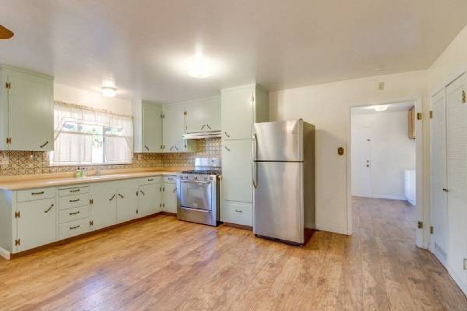 Single Story 3 Bed, 2.5 Bath Home in Wonderful Location – photo 3
