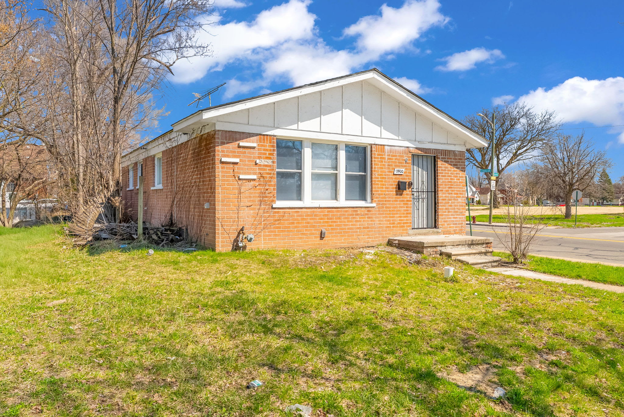 13900 Sussex Street – photo 3