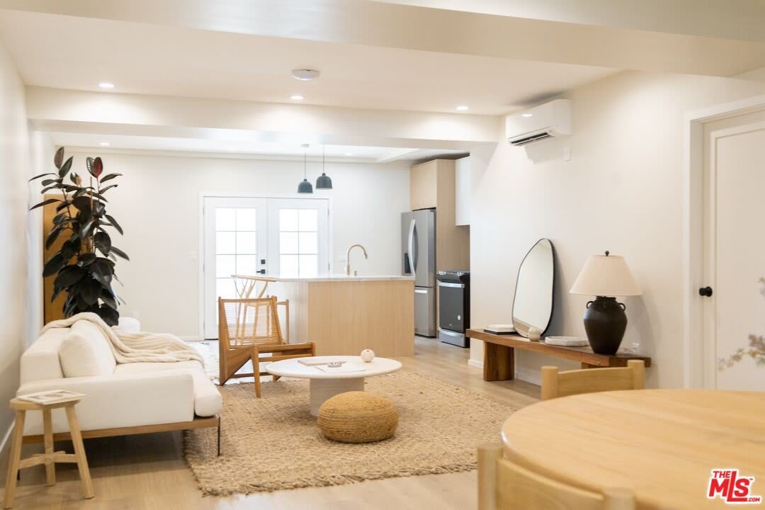 1409 N Hudson Ave – photo 5