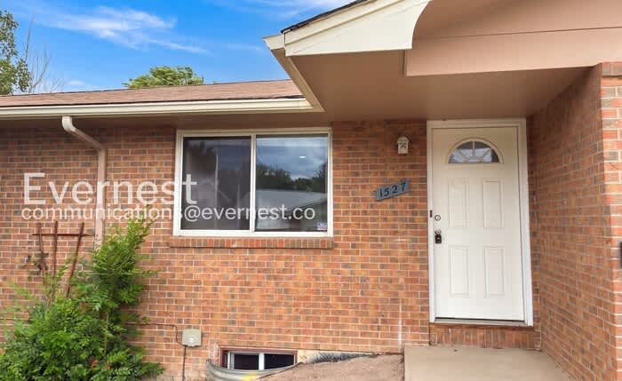 1527 Stuart Street – photo 3