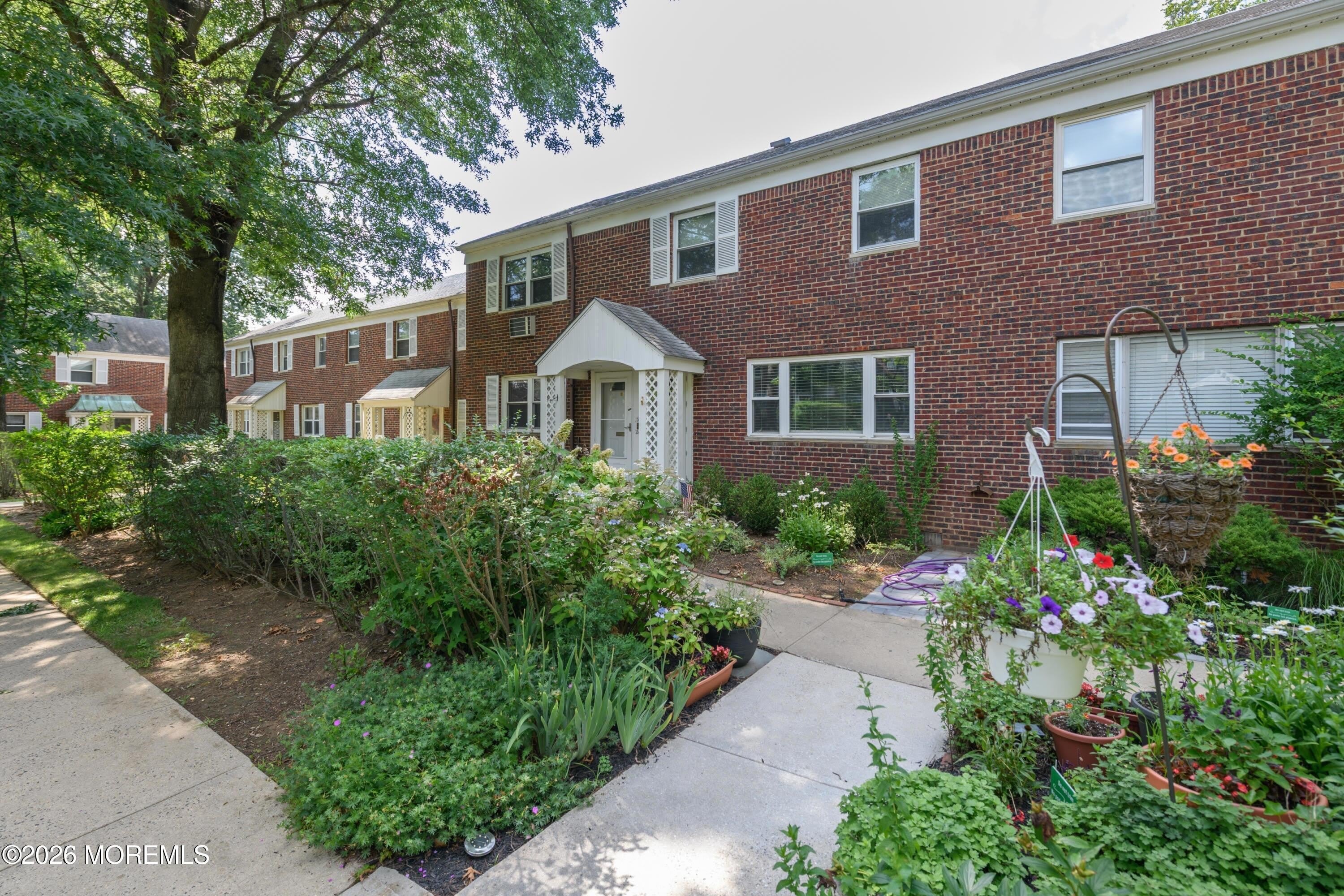 158 Manor Drive – photo 2