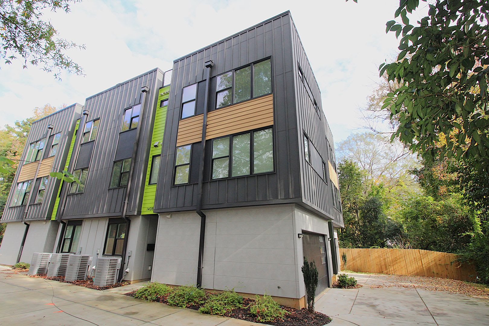 (Coming Soon) Move-in Ready Modern Townhome!! – photo 3