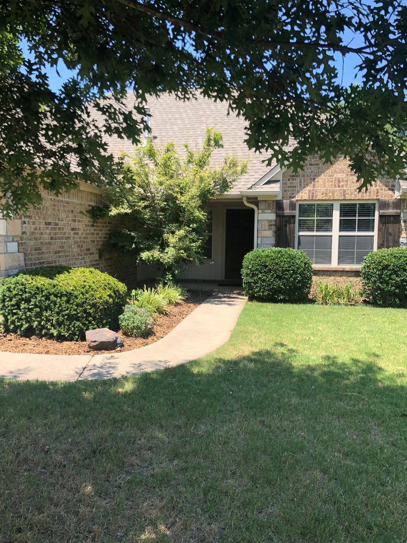 BEAUTIFUL HOME IN GREAT LOCATION! – photo 1