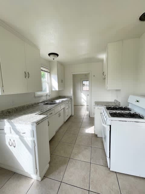 24450 Myers Avenue – photo 4