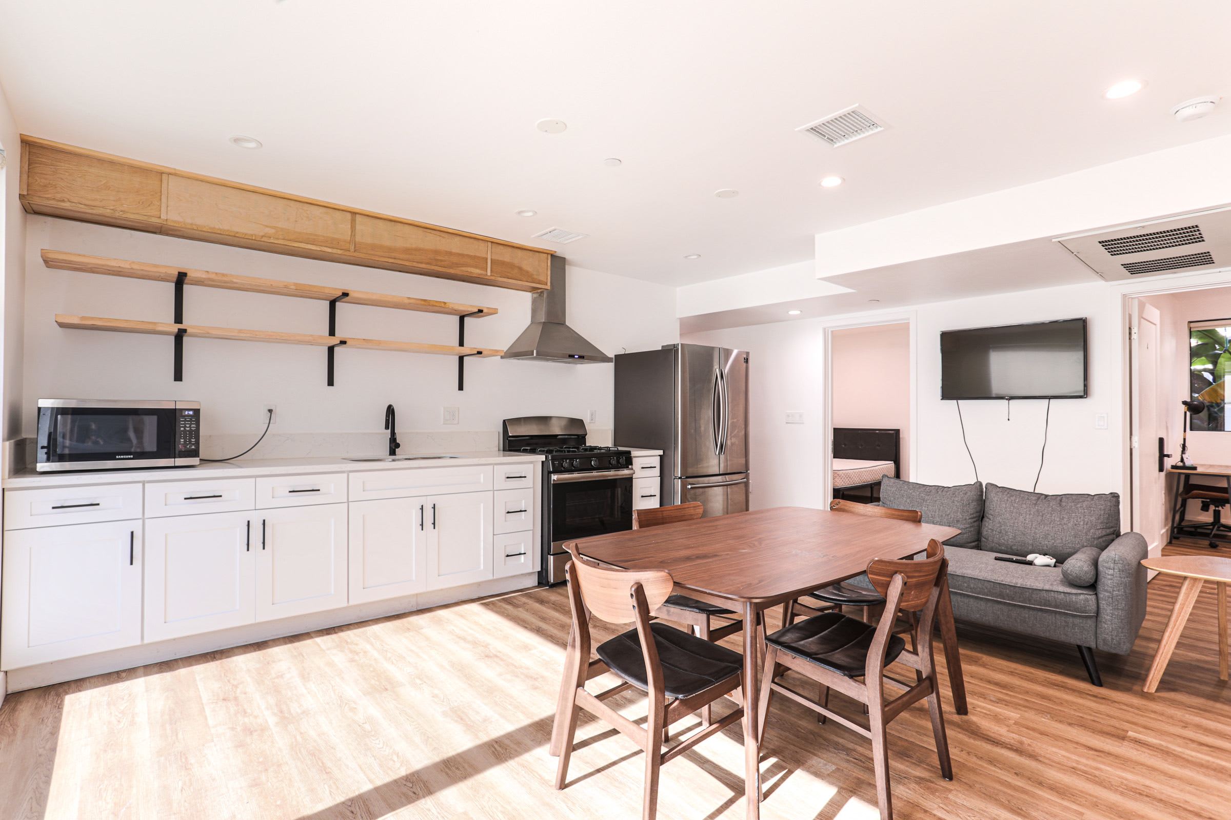 1607 W 35th Place – photo 3