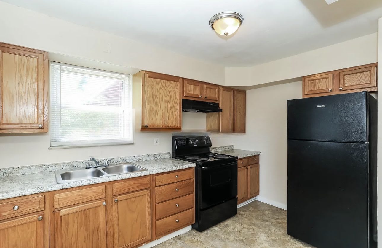 3392 Alexis Rd – photo 3