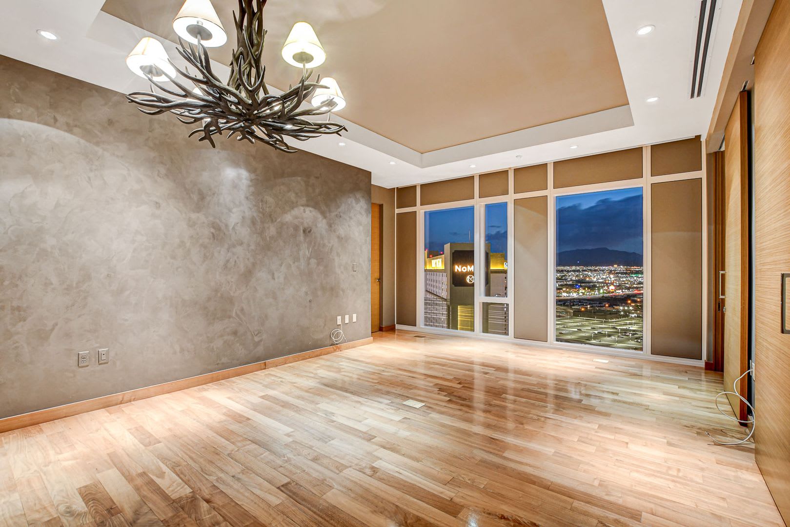 Waldorf Astoria 2711 City Mtn Views From This Stunning 1Bd 1 5Ba Residence – photo 1
