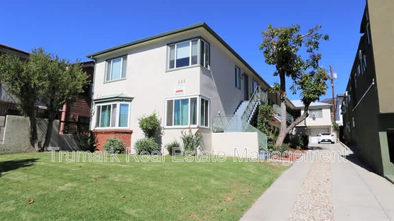 623 W Stocker St – photo 1