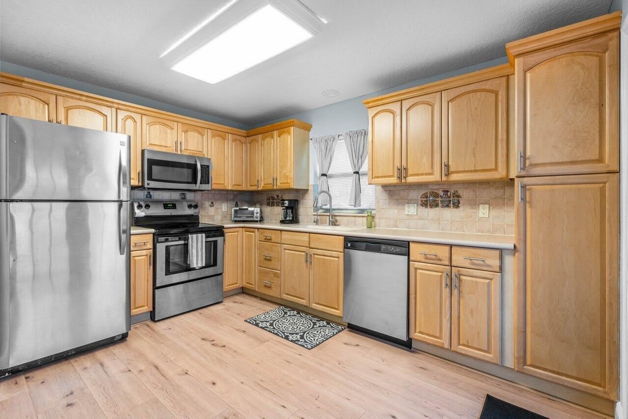 3303 Custer Avenue – photo 3