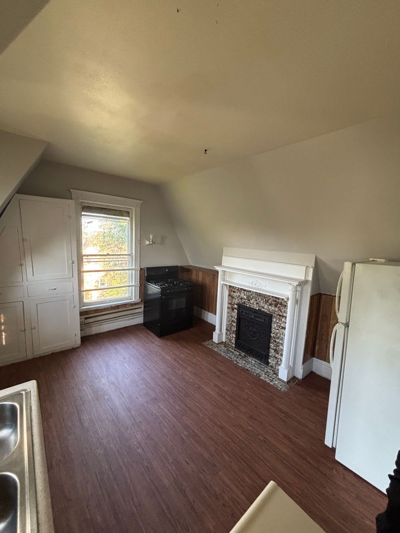 Mvb Properties Llc 1423 Summit St New – photo 3