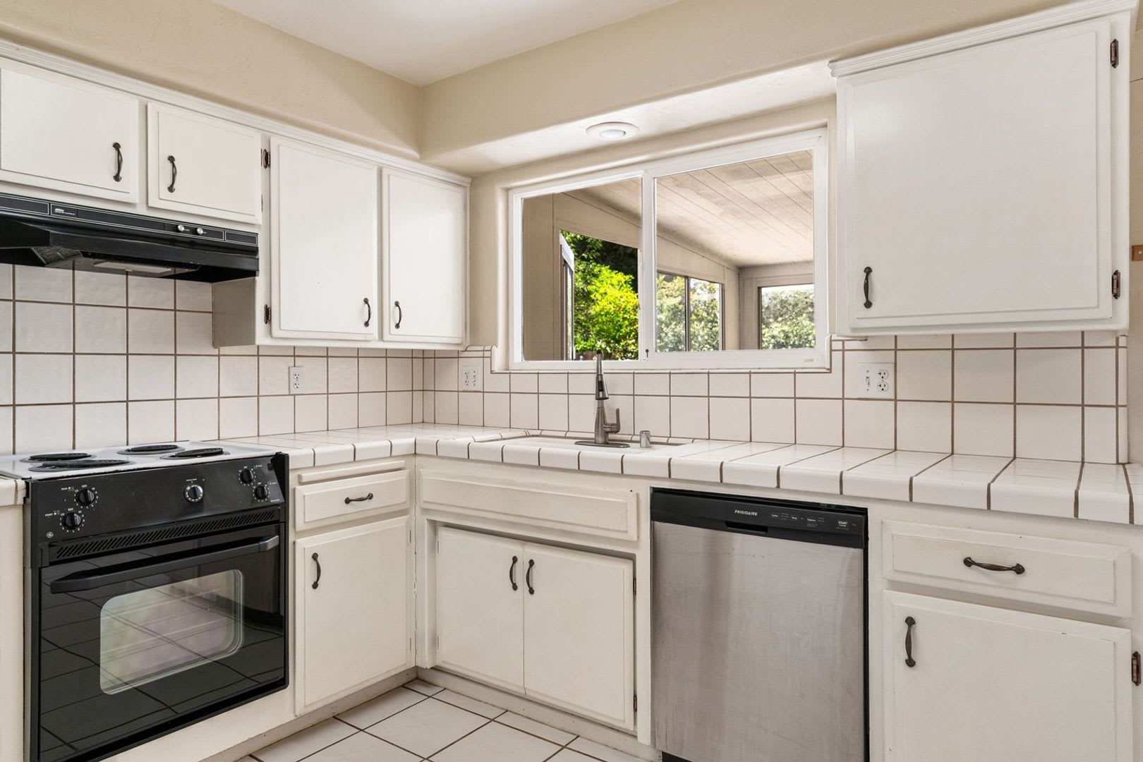 Charming 3BR House in Bakersfield – photo 4