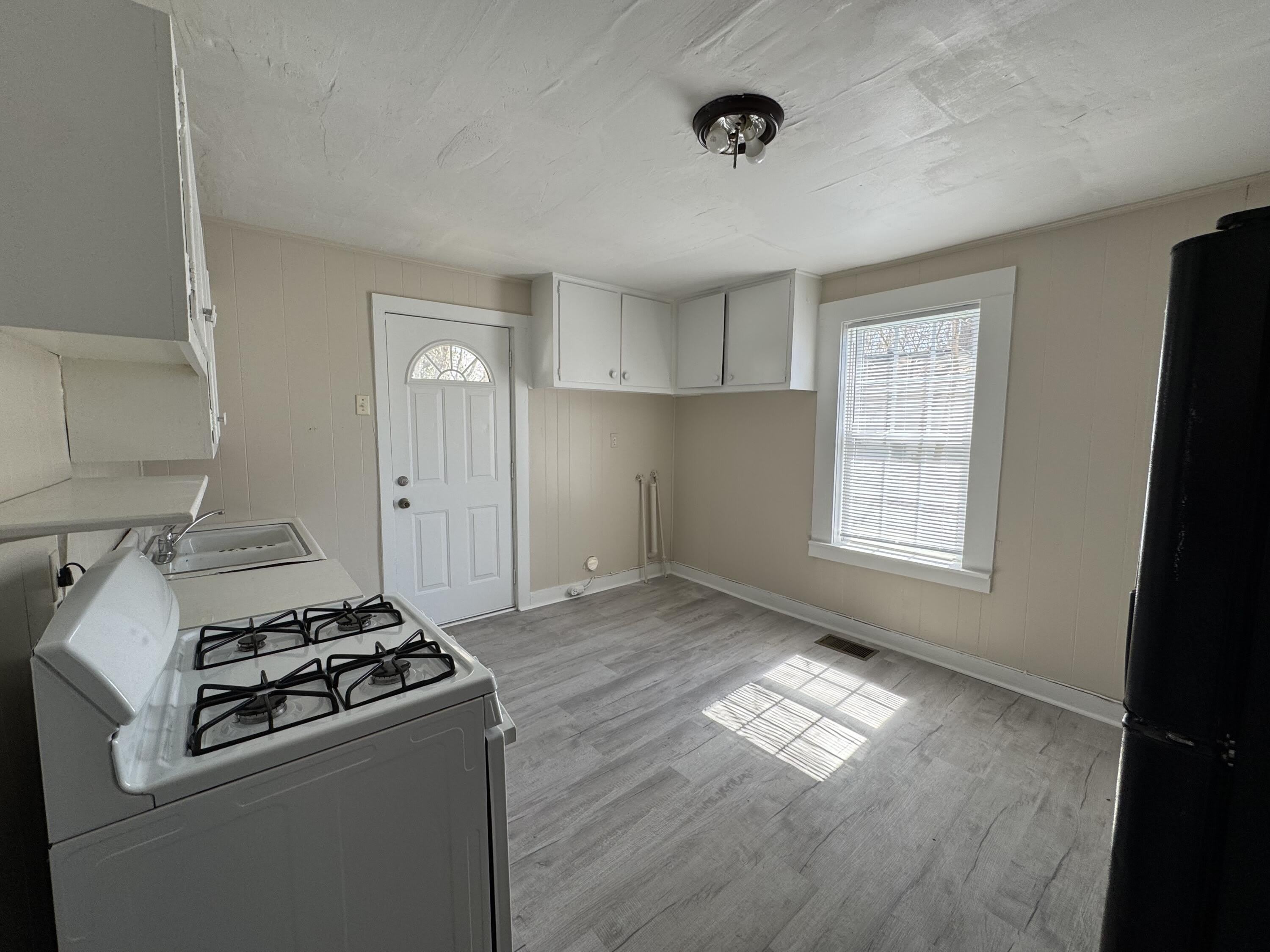 118 N Fowler Avenue – photo 5