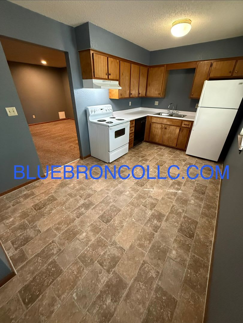 Spacious 1 bedroom second floor apartment for great price – photo 5