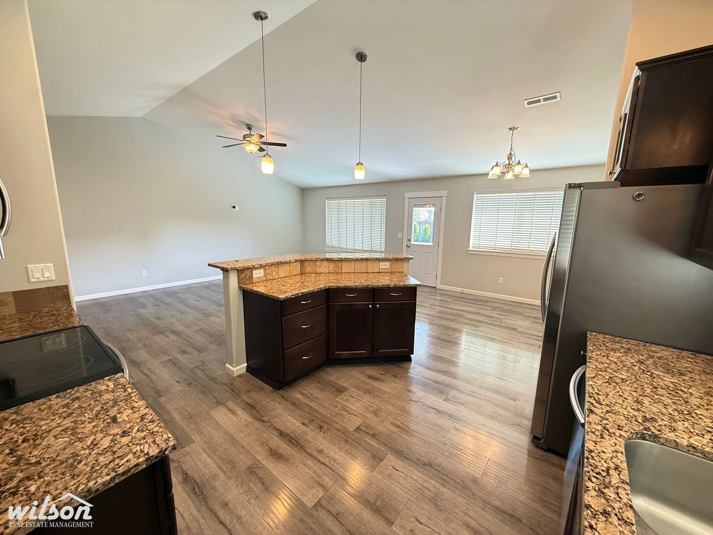 Modern West Valley 3bd/2ba House with 3 Car Garage! – photo 5