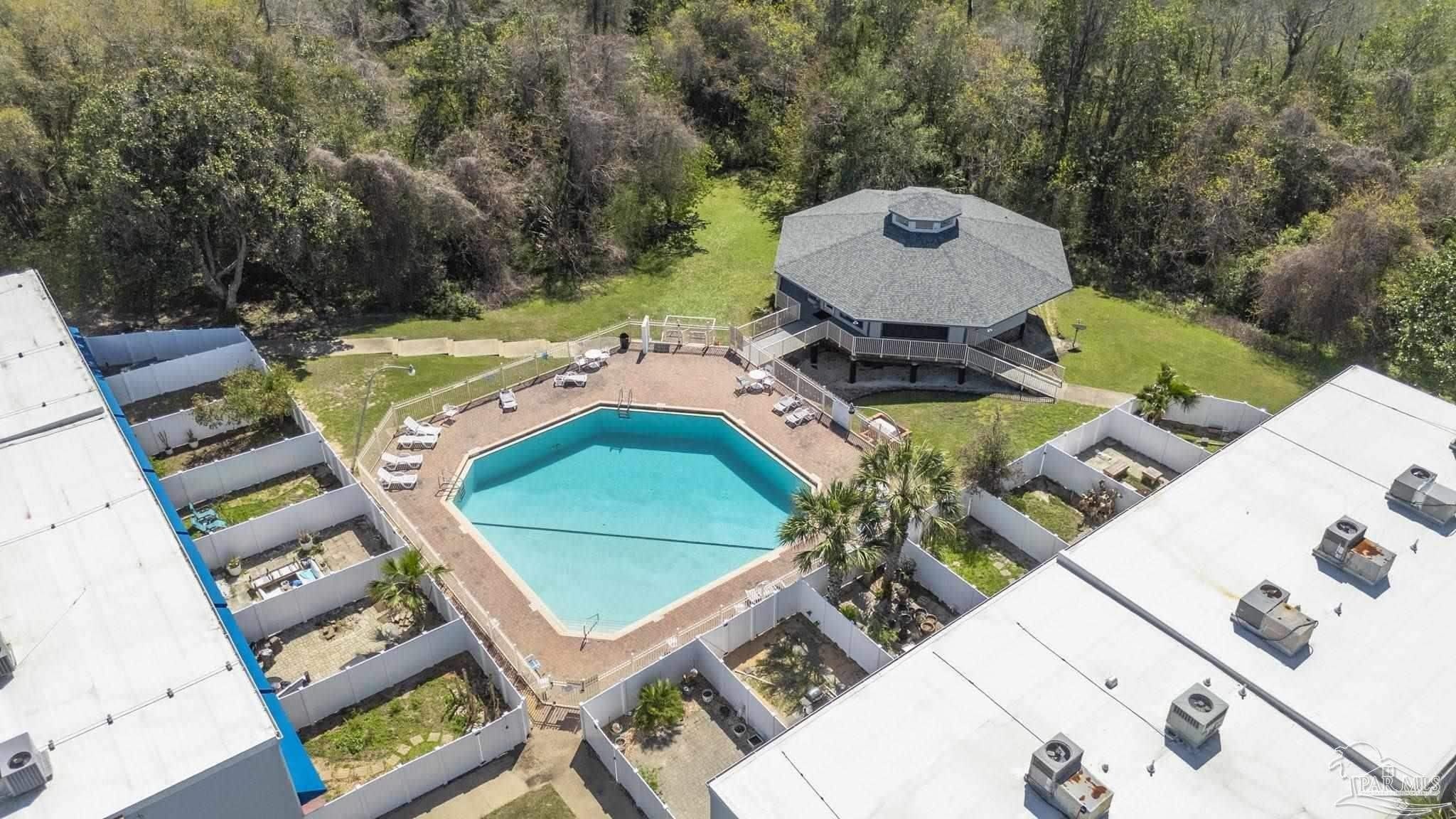 201 Pensacola Beach Rd – photo 3