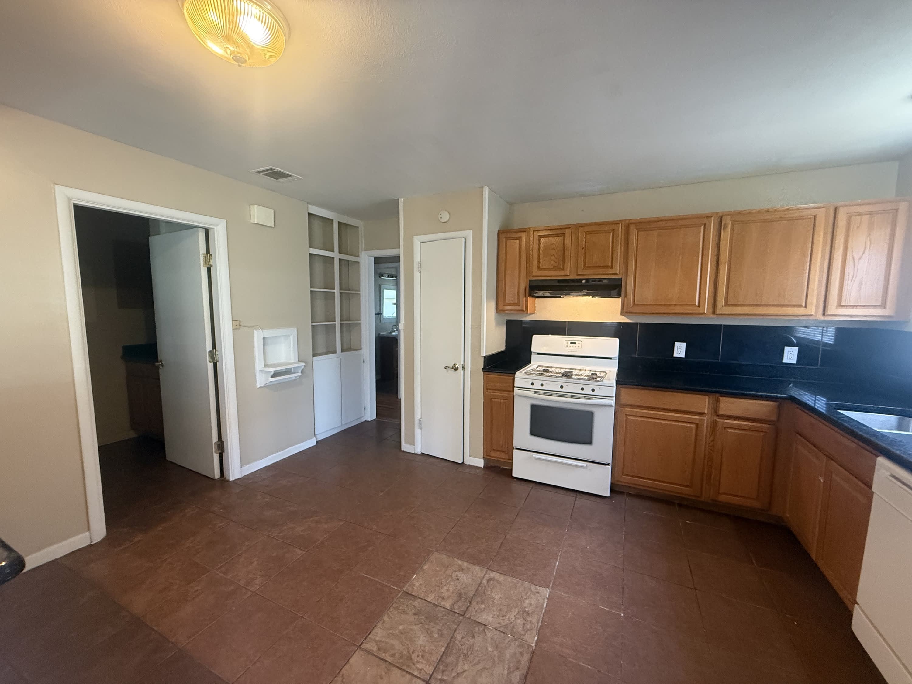 1105 Sycamore – photo 4