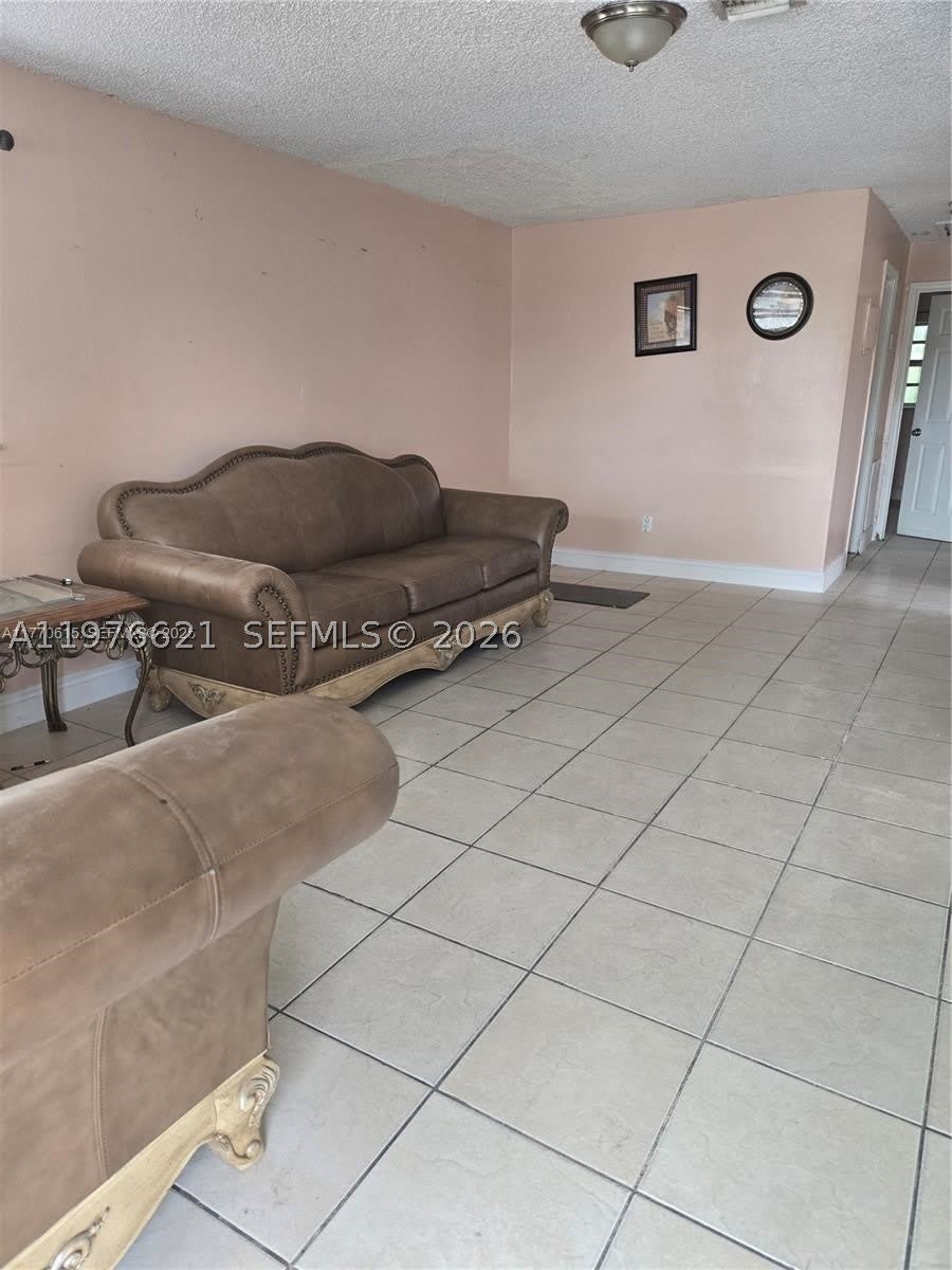 2111 Nw 26Th Ave – photo 2
