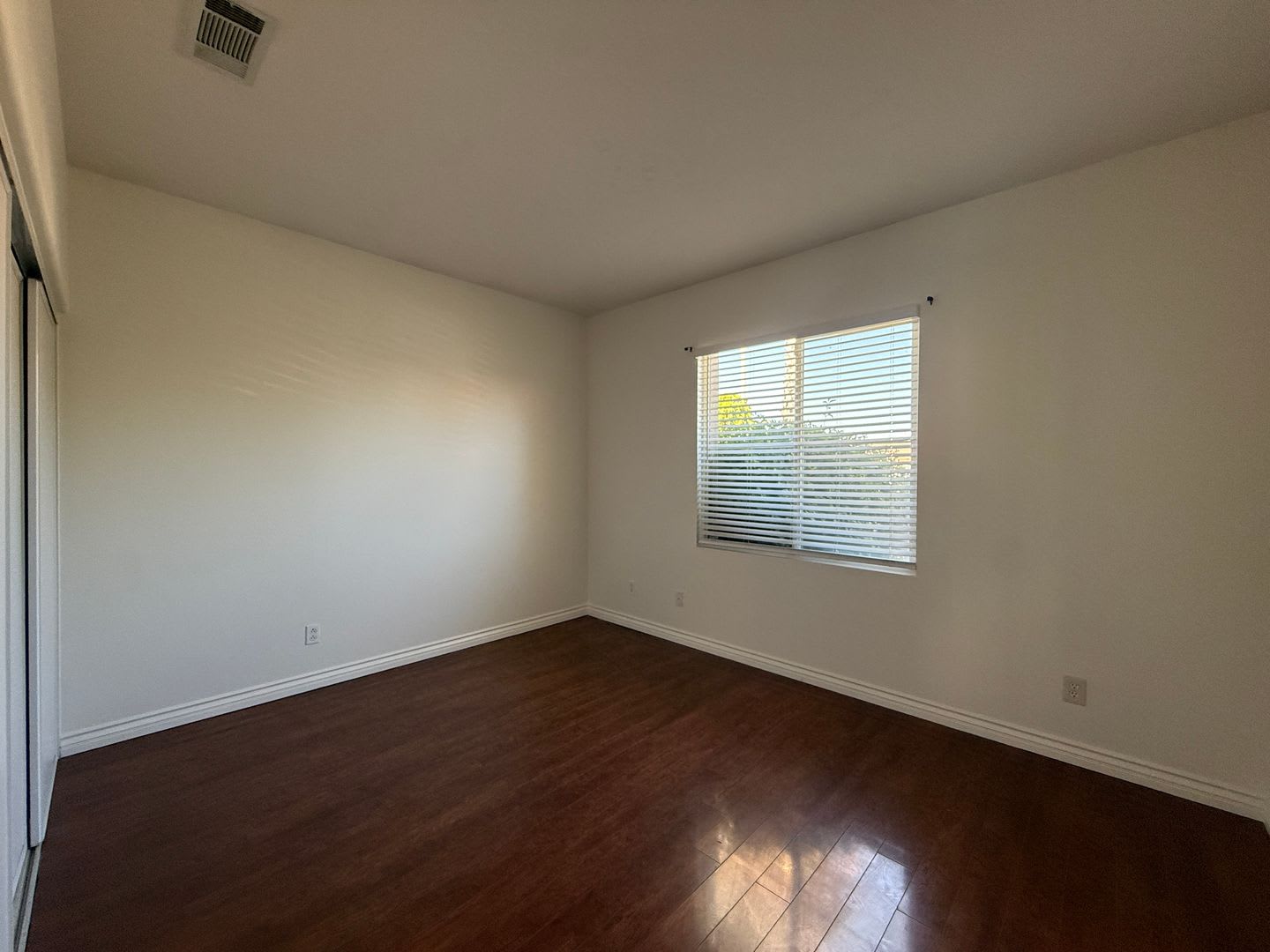 West Palmdale 4 bedroom – photo 3