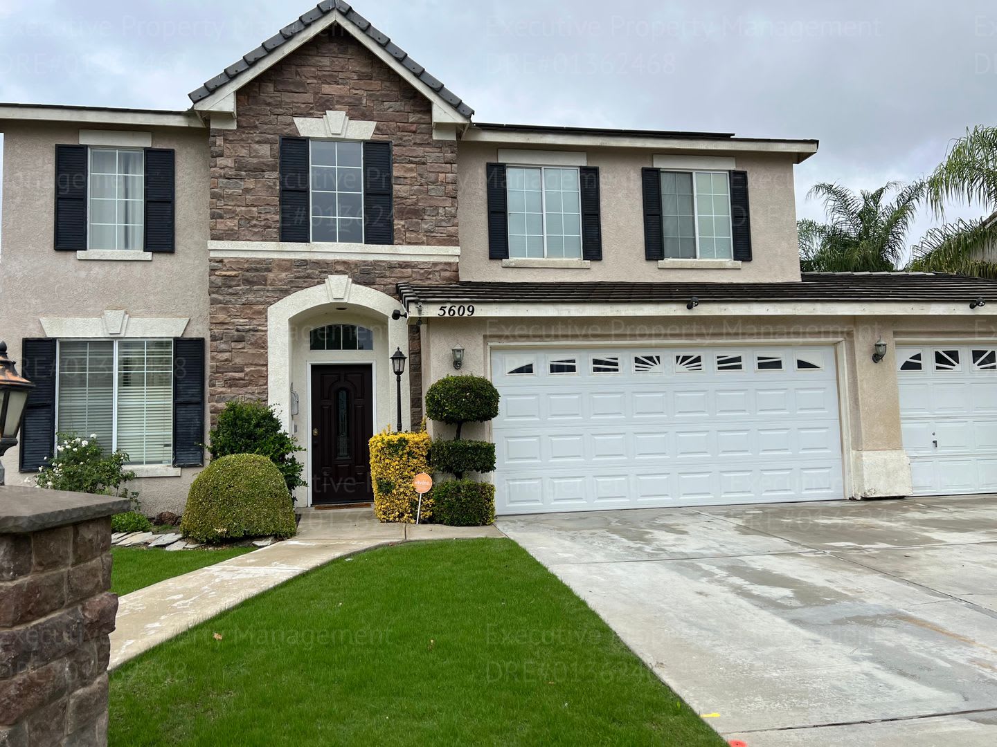 Stunning 4 Bedroom 3 Bathroom Home Located In The Westside Of Bakersfield This Spacious House Offers A Range Of Amenities That Will Surely Impress – photo 1