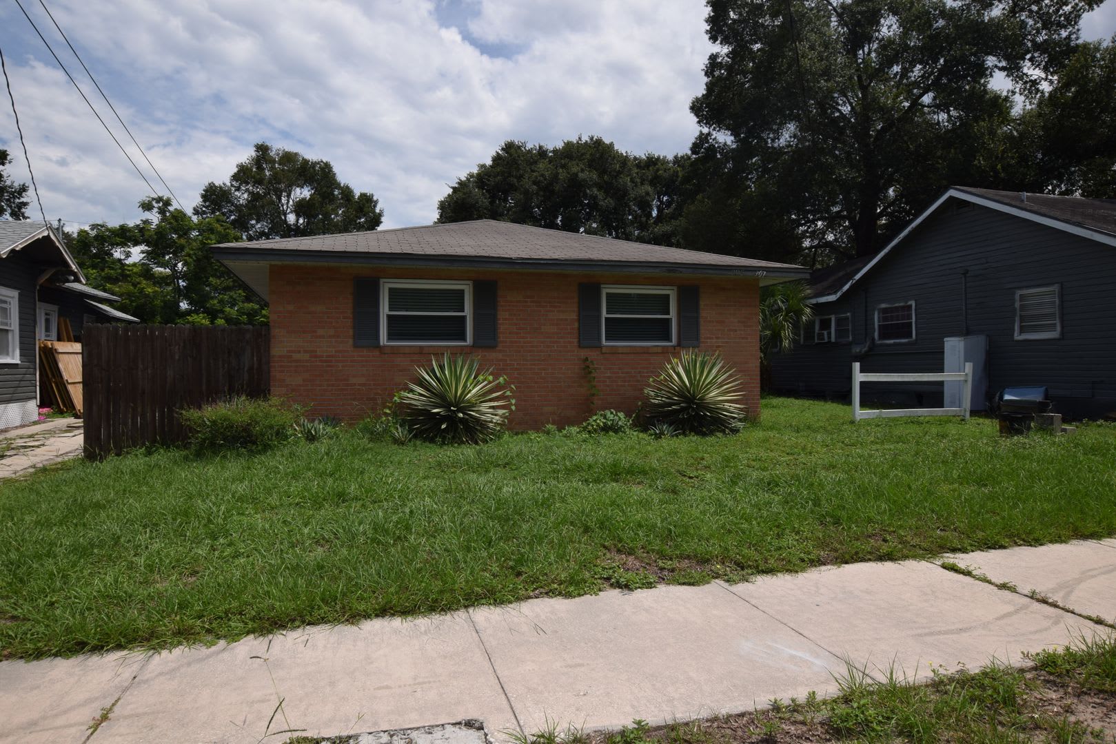 2/1 Duplex For Rent at 305 West Hancock Street Lakeland, FL 33803 – photo 1