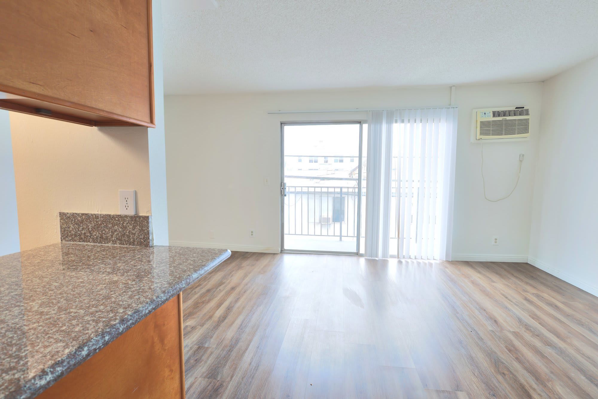 123 N Mariposa Ave – photo 4