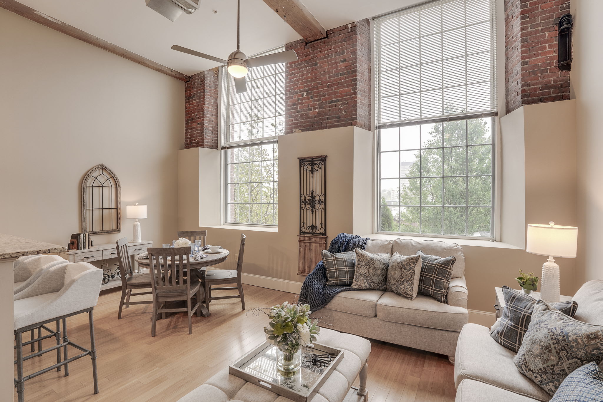 Red Oak At 409 Elm Street – photo 2