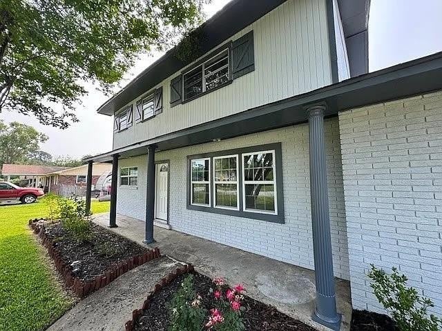 203 N Lake Drive – photo 2