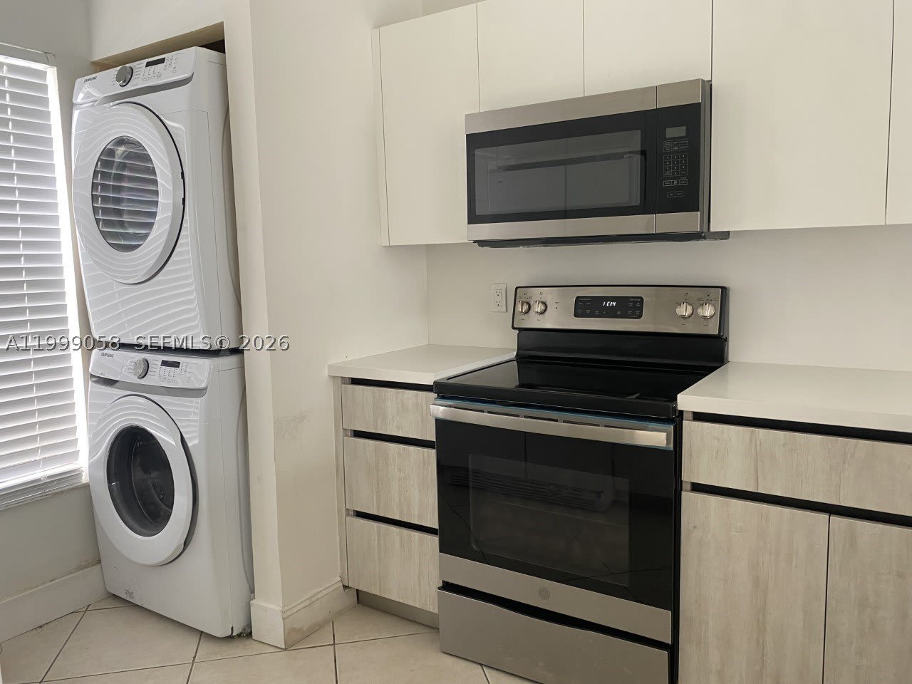 219 SE 8th St – photo 2