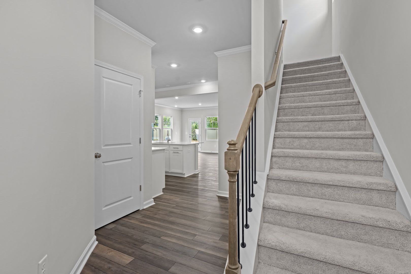 Gorgeous New Construction 3 Bed 2 Car Garage Premium Finishes Ss Appliances Gas Range Free Fiber Internet Pet Friendly – photo 2