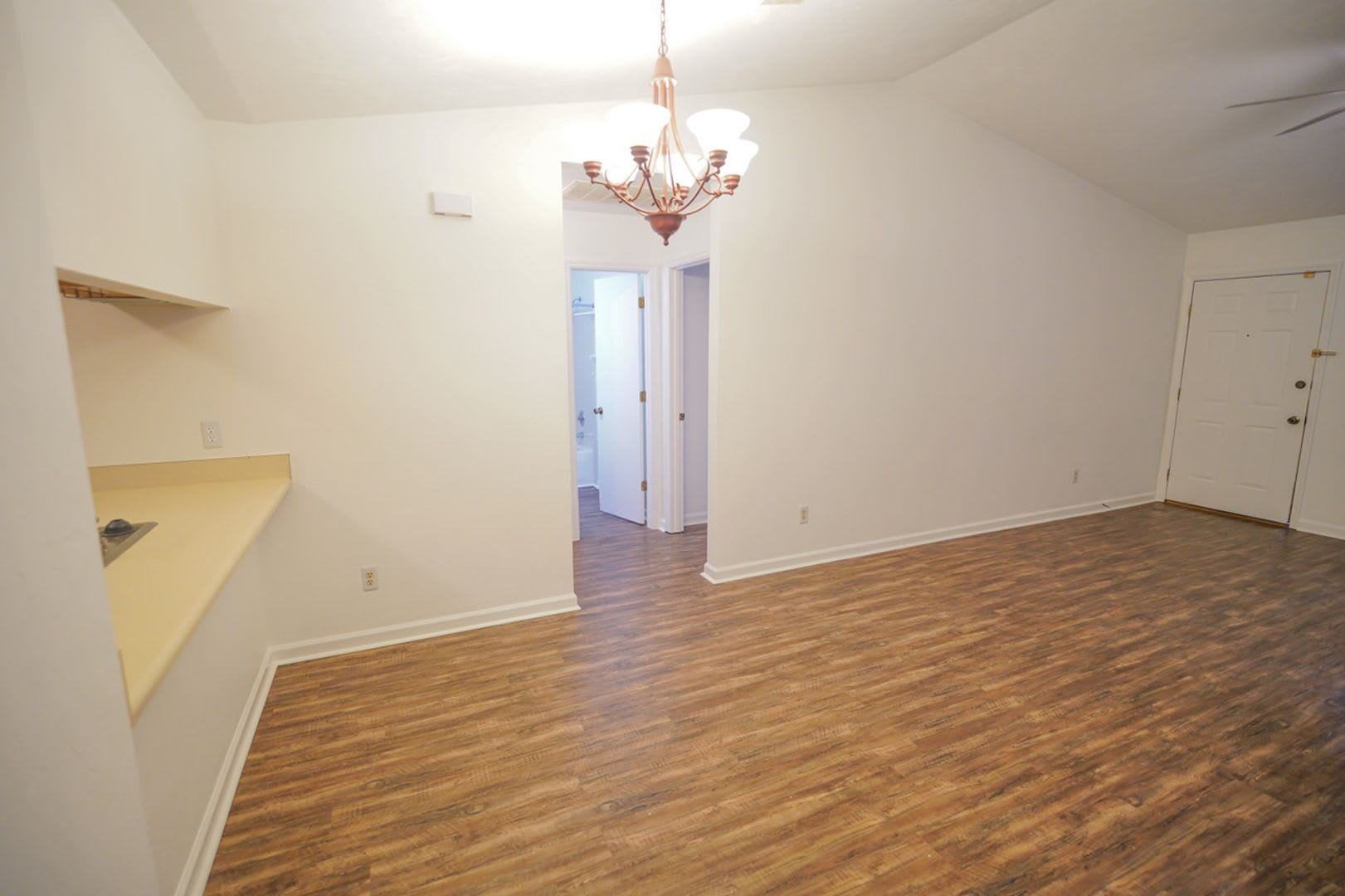 2 Bed / 2 Bath Duplex with Pond Frontage! – photo 5